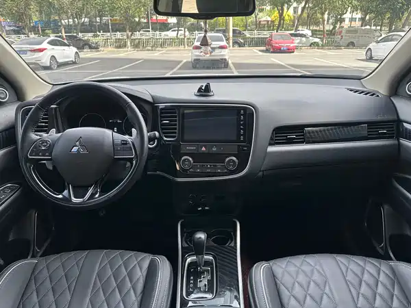 Mitsubishi Outlander 2021