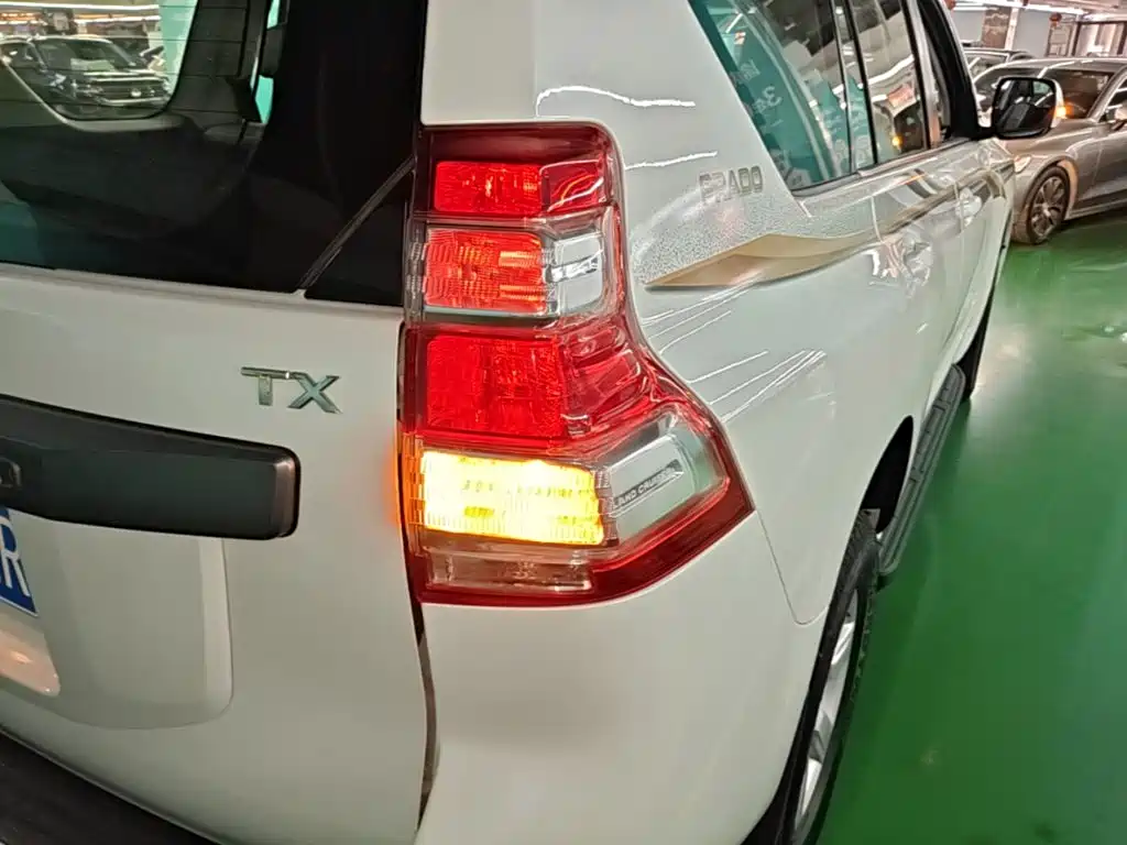 Toyota Prado 2017 — фото 8