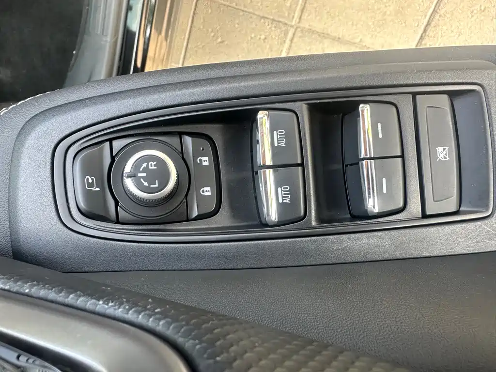 Subaru Forester 2023 — фото 11