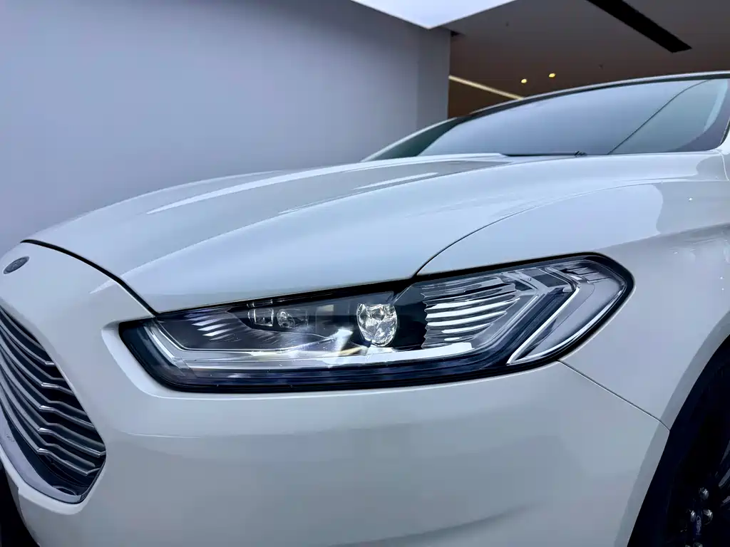 Ford Mondeo 2016 — фото 17