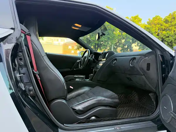 Nissan GT-R 2012