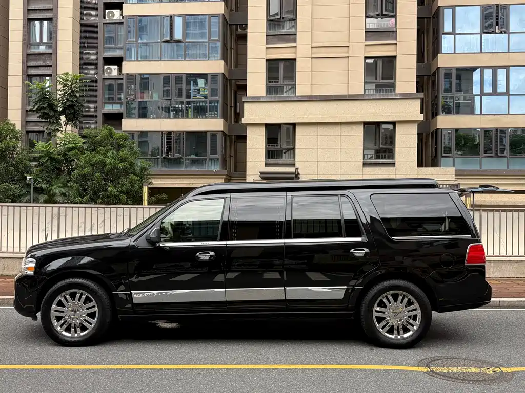 Lincoln Navigator 2010 — фото 11