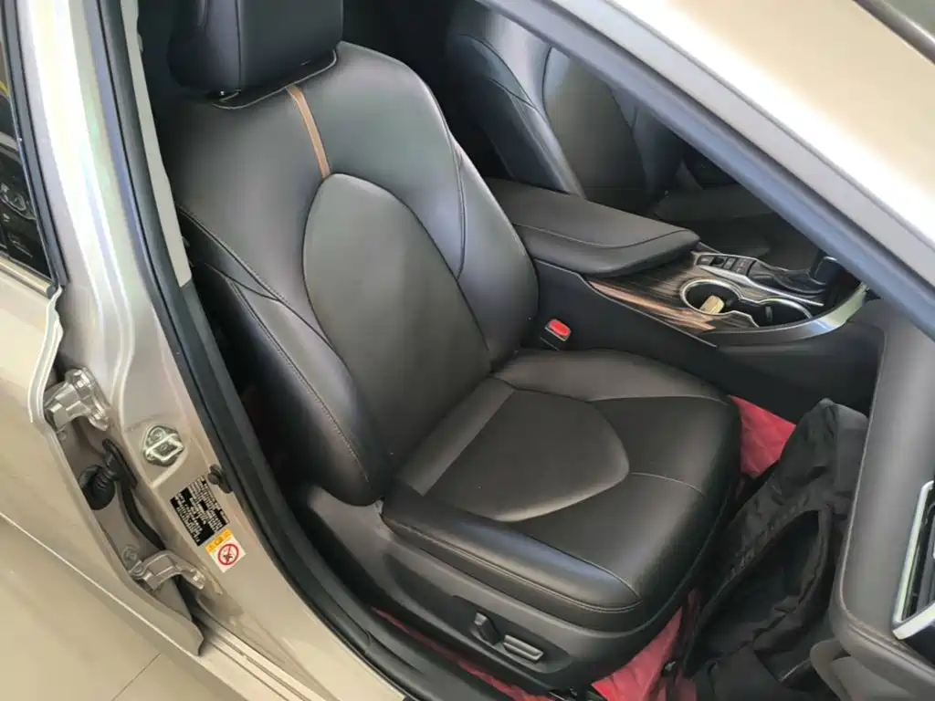 Toyota Camry 2018 — фото 25
