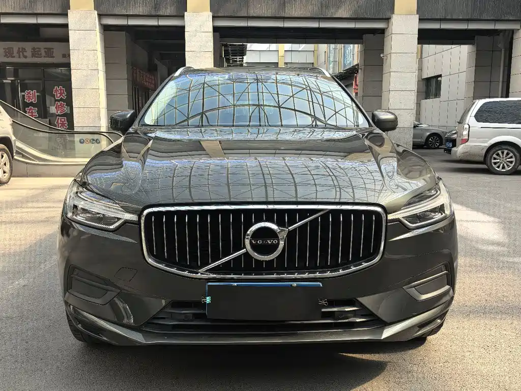 Volvo XC60 2018 — фото 2