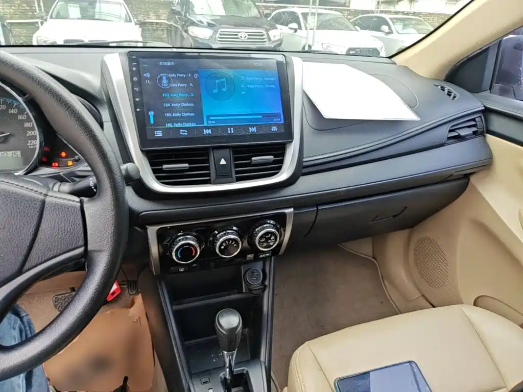 Toyota Yaris L 2018 — фото 10
