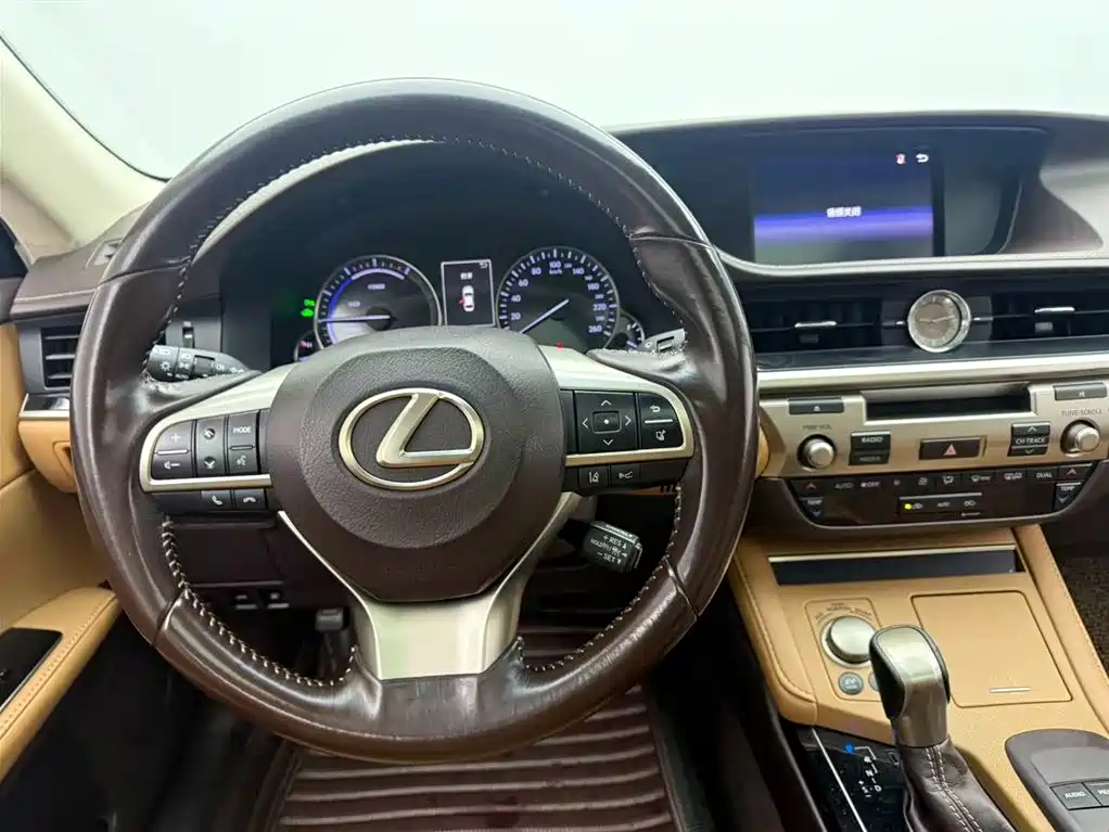 Lexus ES 2018 — фото 5