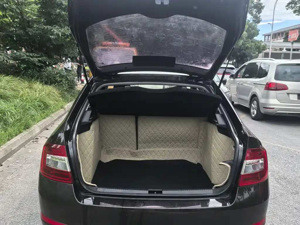 Skoda Octavia 2017 — фото 13