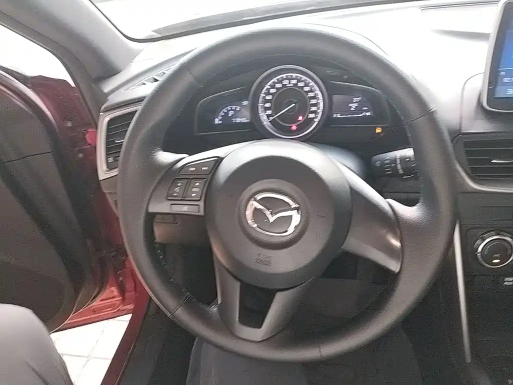 Mazda CX-4 2017 — фото 11