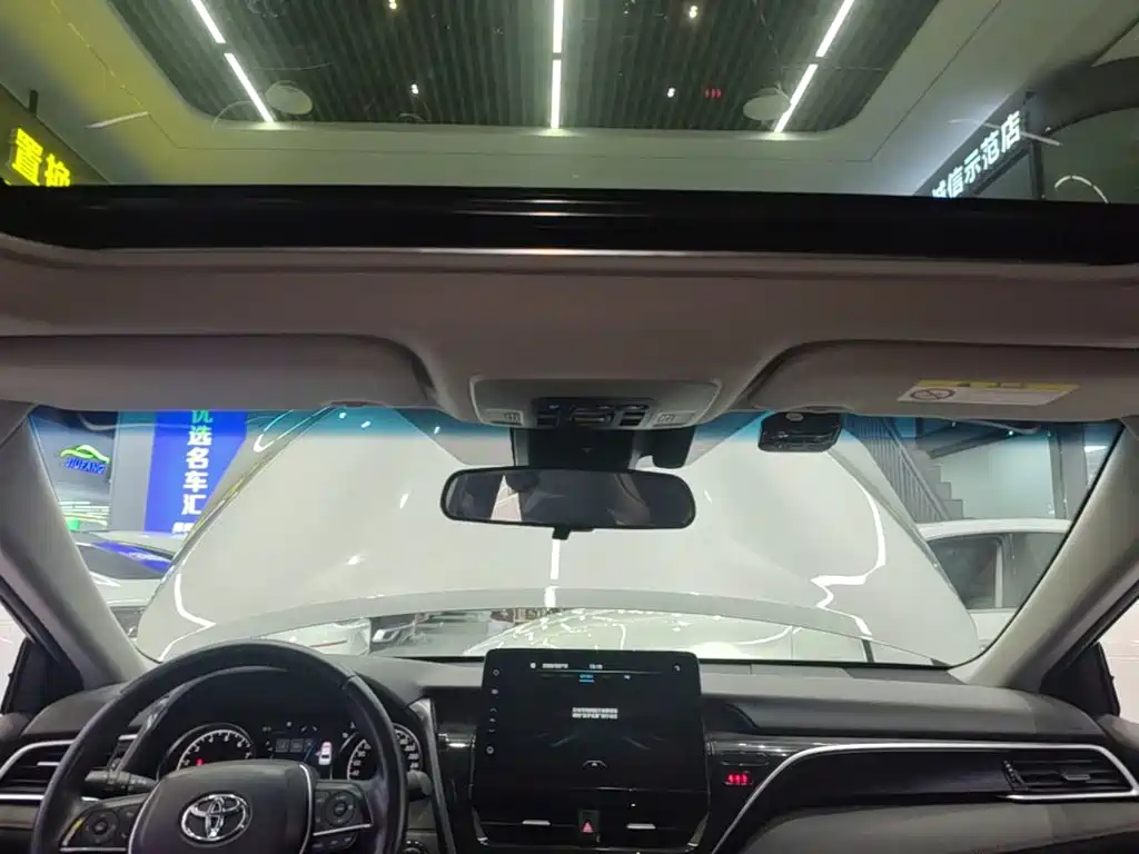 Toyota Camry 2023 — фото 18