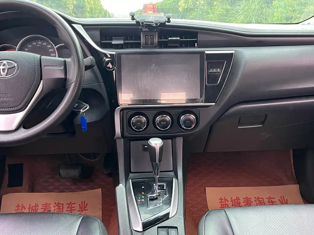 Toyota Corolla 2018 — фото 14