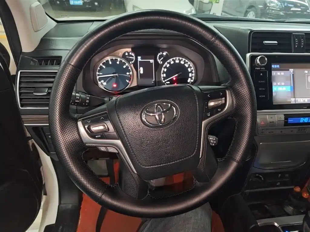 Toyota Prado 2018 — фото 11