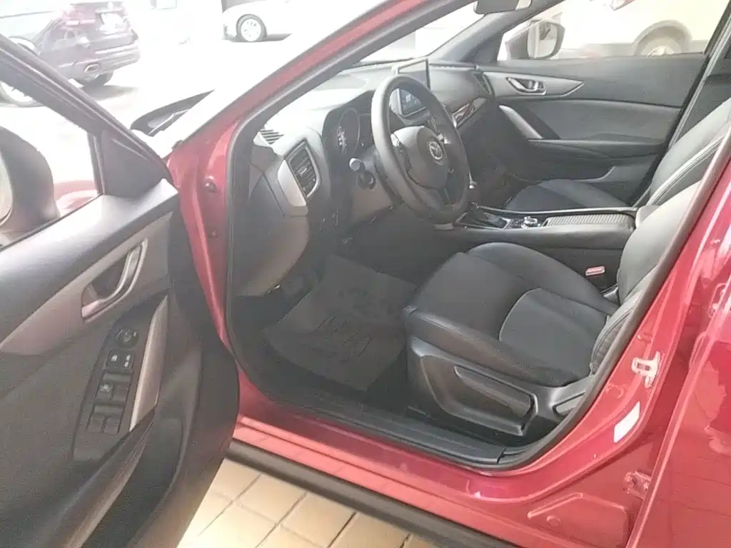 Mazda CX-4 2017 — фото 16