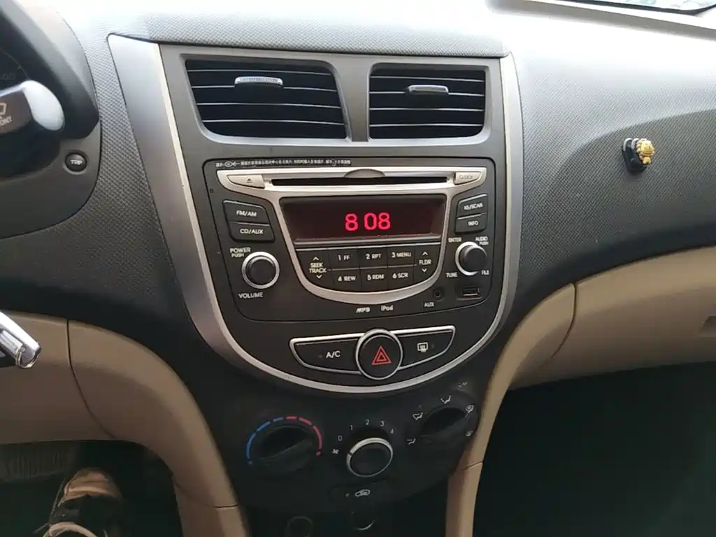 Hyundai Accent 2017 — фото 13