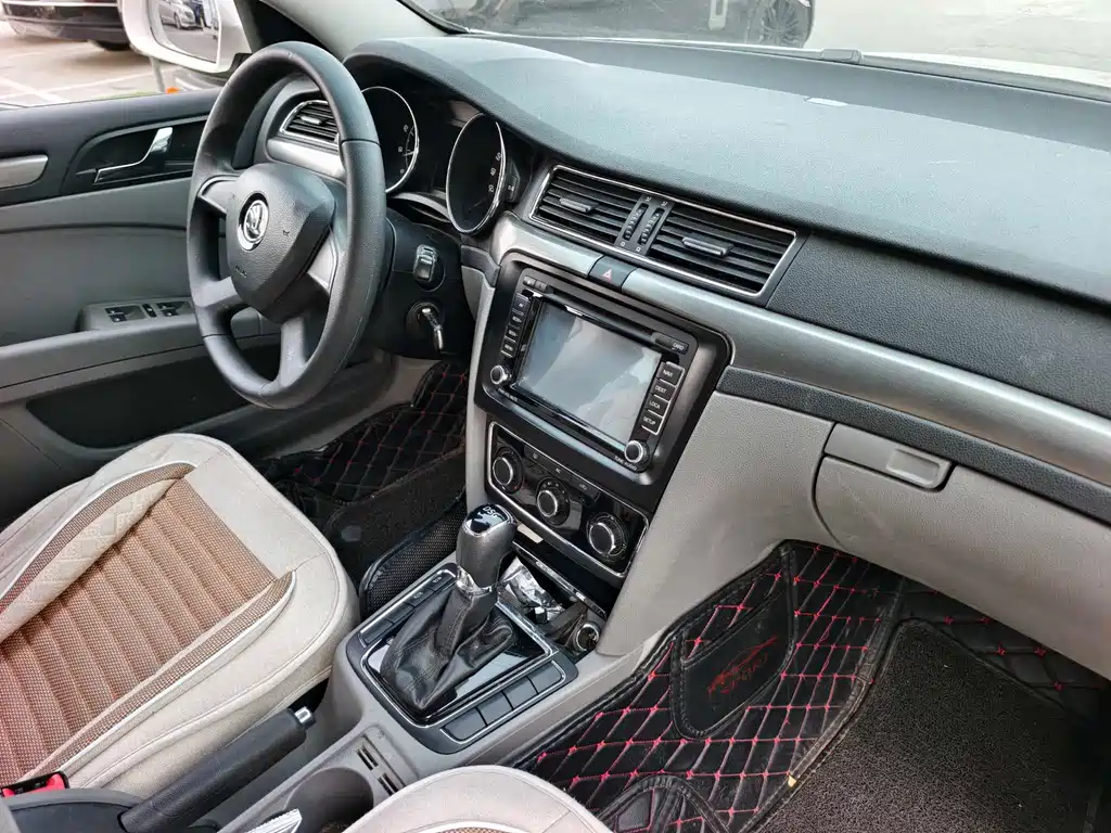 Skoda Superb 2014 — фото 19