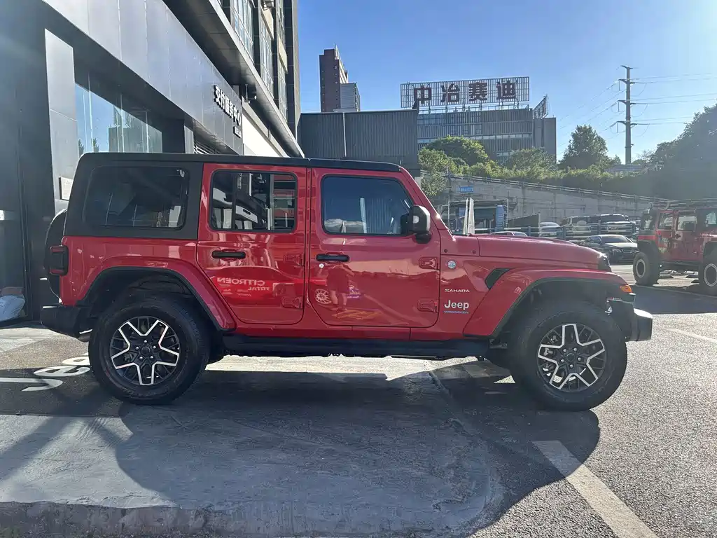 Jeep Wrangler New Energy 2025 — фото 12