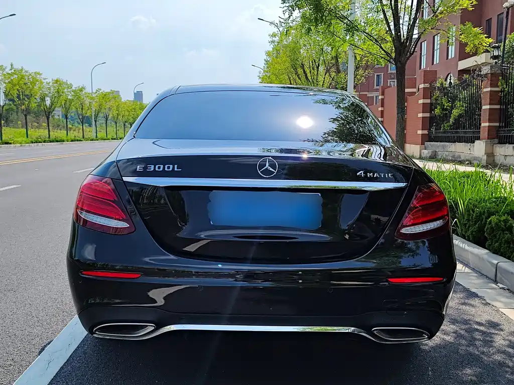 Mercedes-Benz E-Class 2018 — фото 18