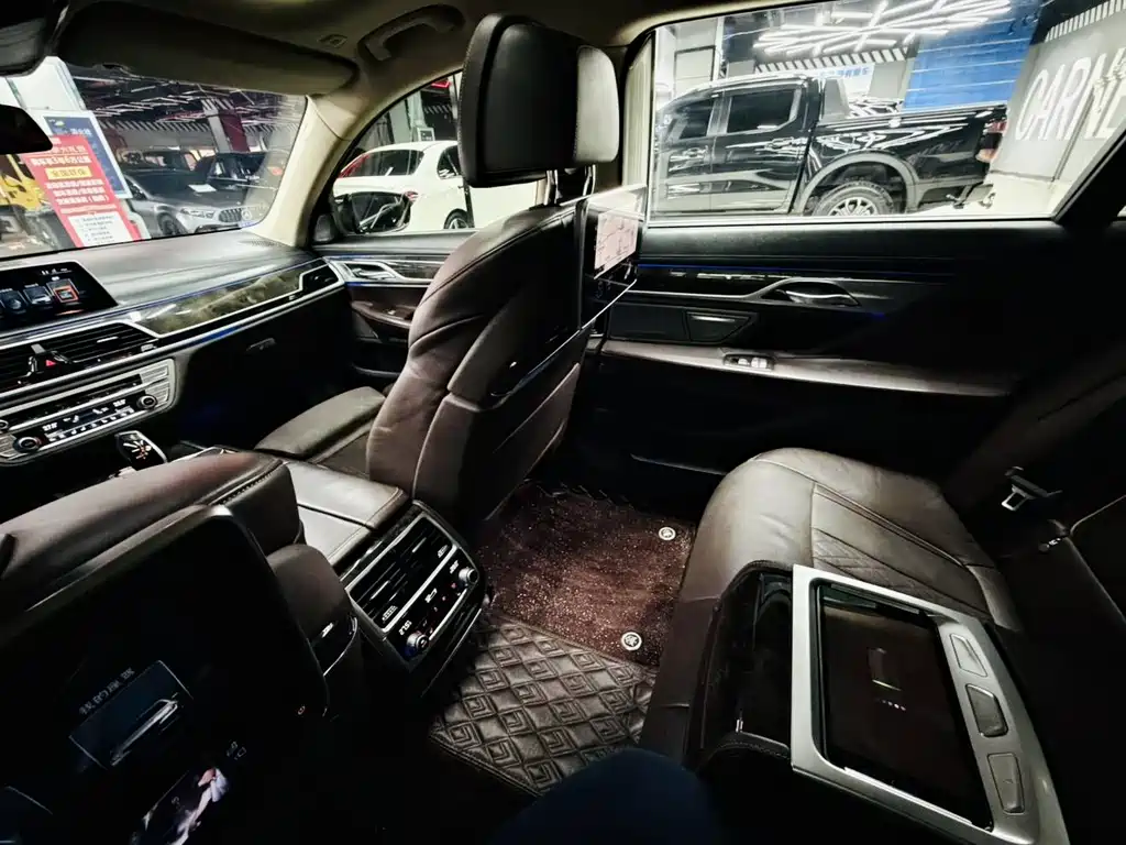 BMW 7 Series 2016 — фото 21