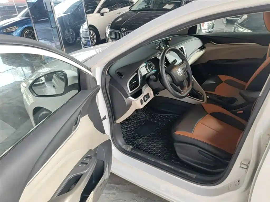 Buick Excelle 2016 — фото 15
