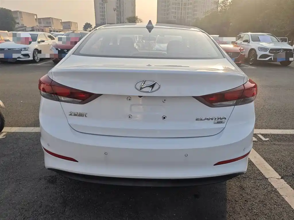 Hyundai Elantra 2019 — фото 5