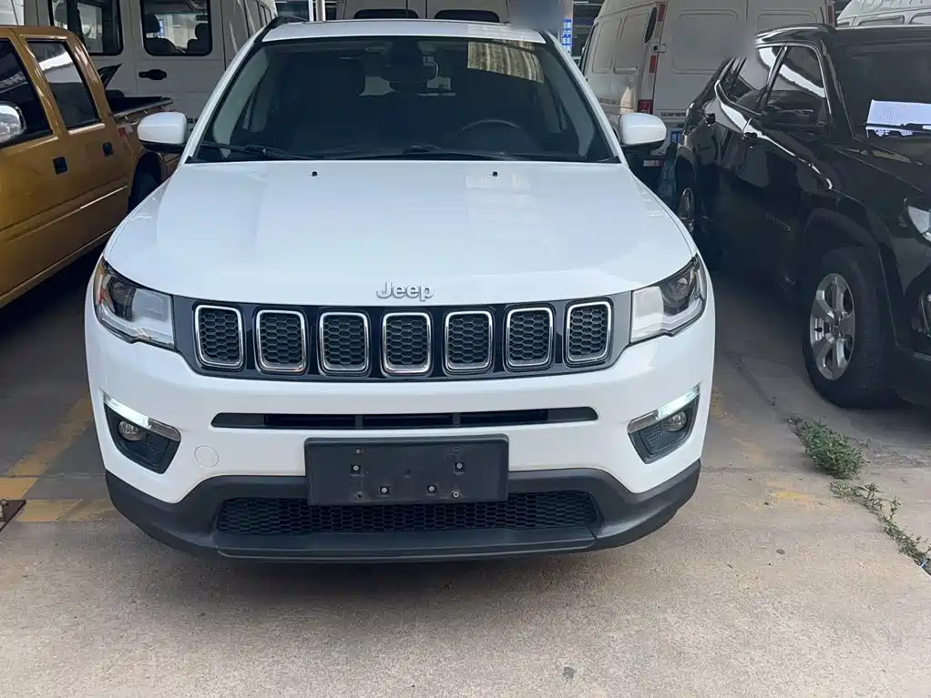 Jeep Compass 2018 — фото 12