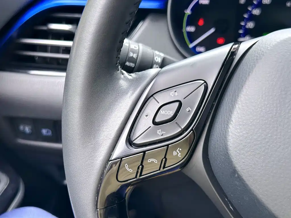 Toyota C-HR 2023 — фото 19