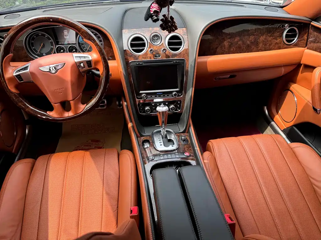 Bentley Flying Spur 2015 — фото 18