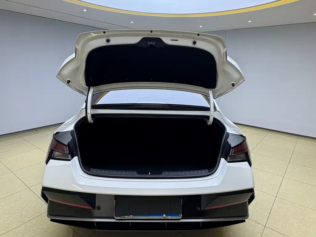 Hyundai Elantra 2023