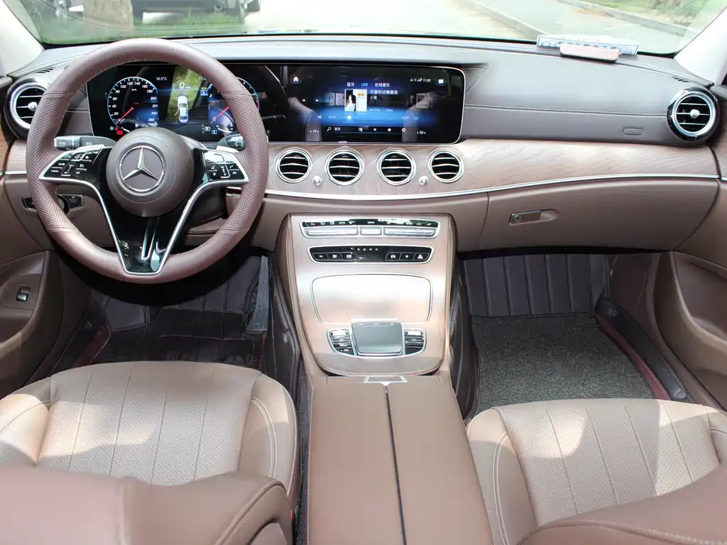 Mercedes-Benz E-Class 2023 — фото 12