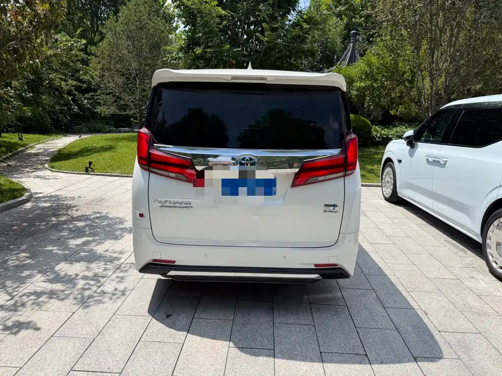 Toyota Alphard 2022 — фото 8