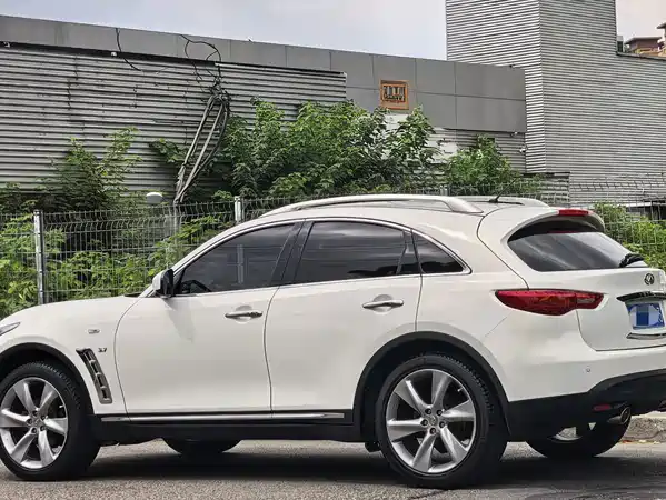 Infiniti QX70 2016