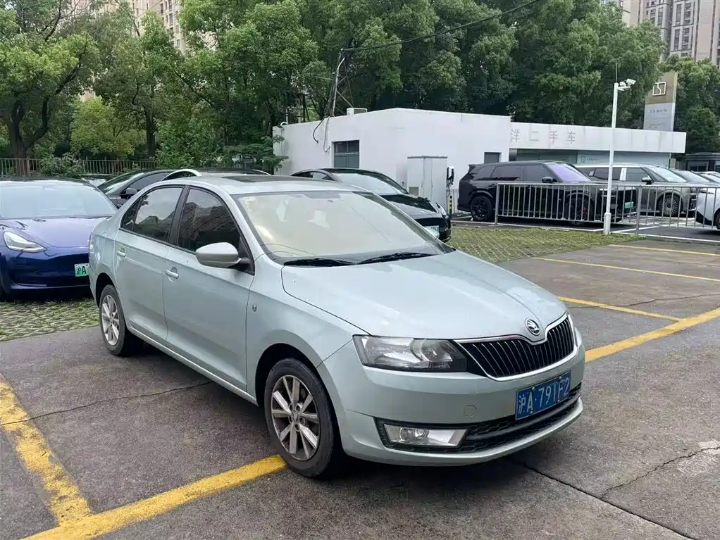 Skoda Rapid 2013 — фото 3