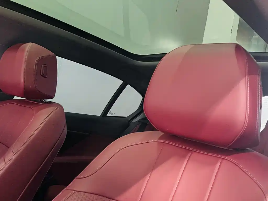 BMW 5 Series 2025 — фото 14