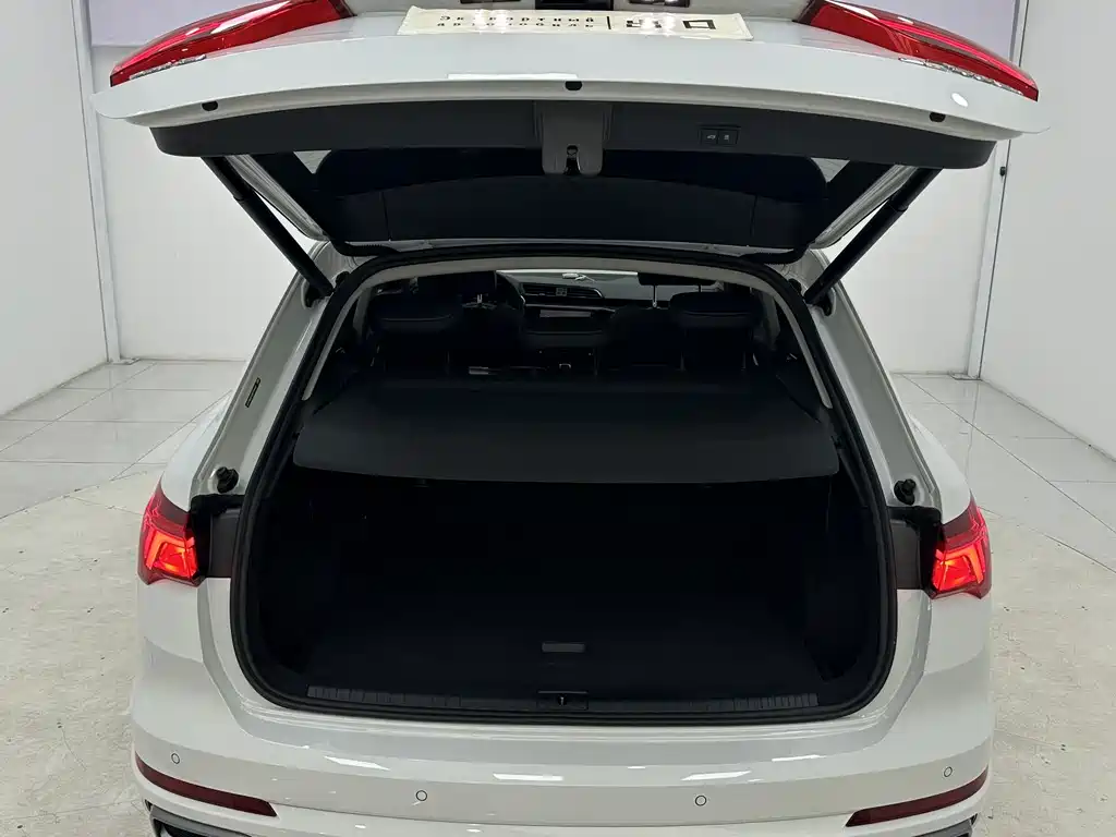 Audi Q3 2023 — фото 16