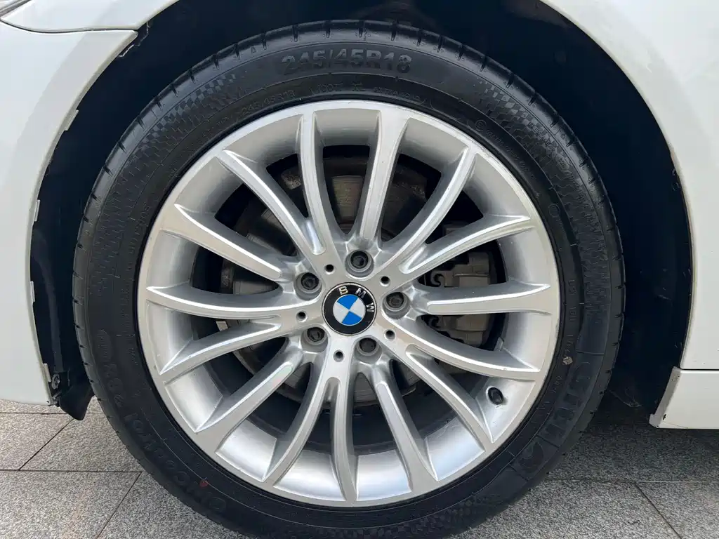 BMW 5 Series 2015 — фото 17