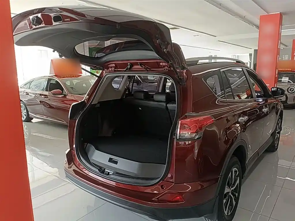 Toyota RAV4 2017 — фото 19
