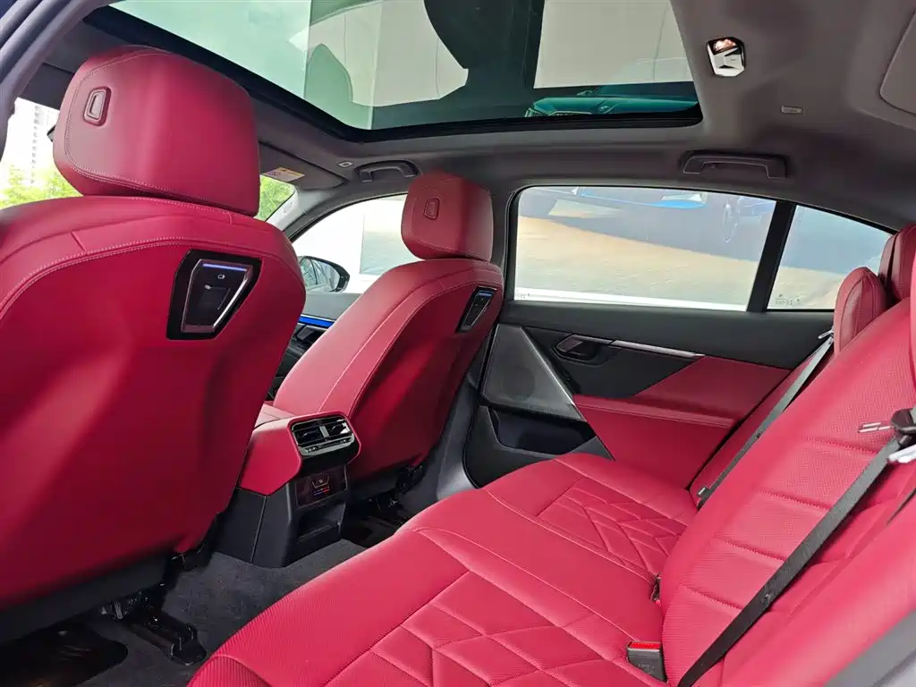 BMW i5 2025 — фото 13