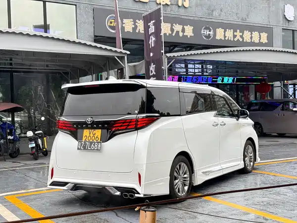 Toyota Alphard 2026