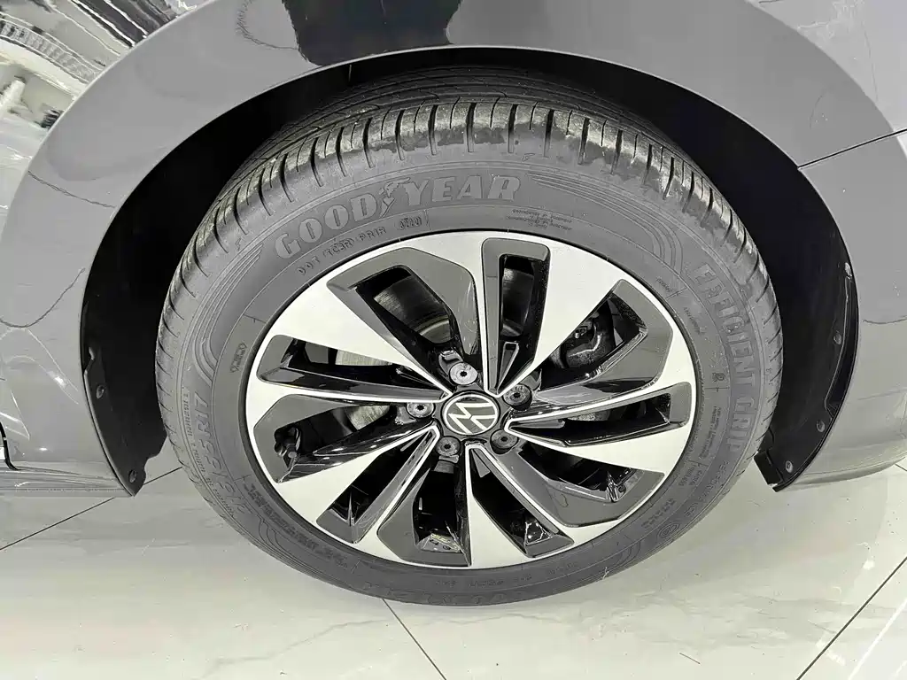 Volkswagen Passat 2023 — фото 20