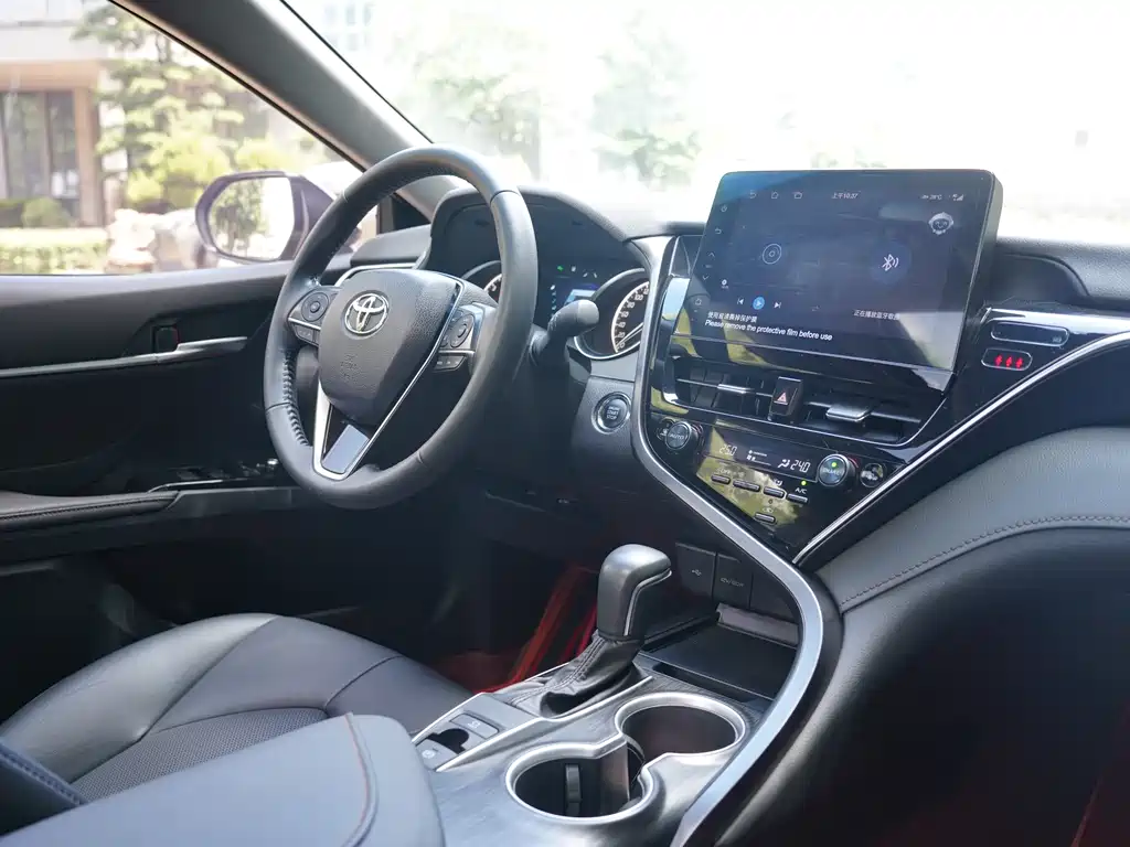 Toyota Camry 2023 — фото 20