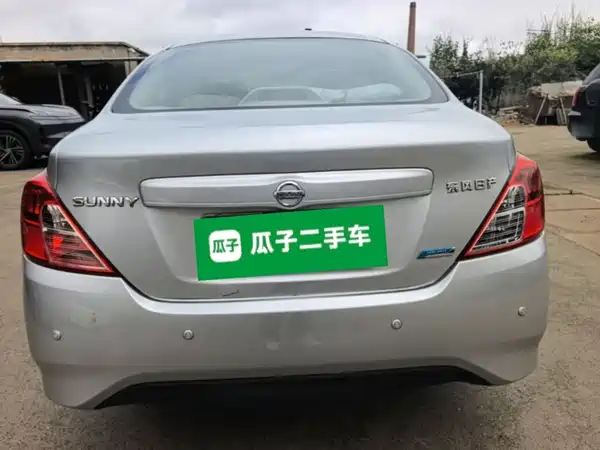 Nissan Sunny 2015