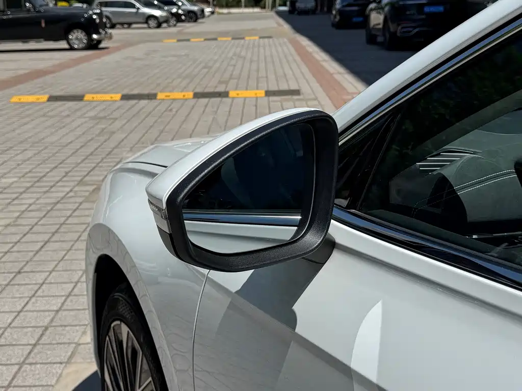 Volkswagen Sagitar 2025