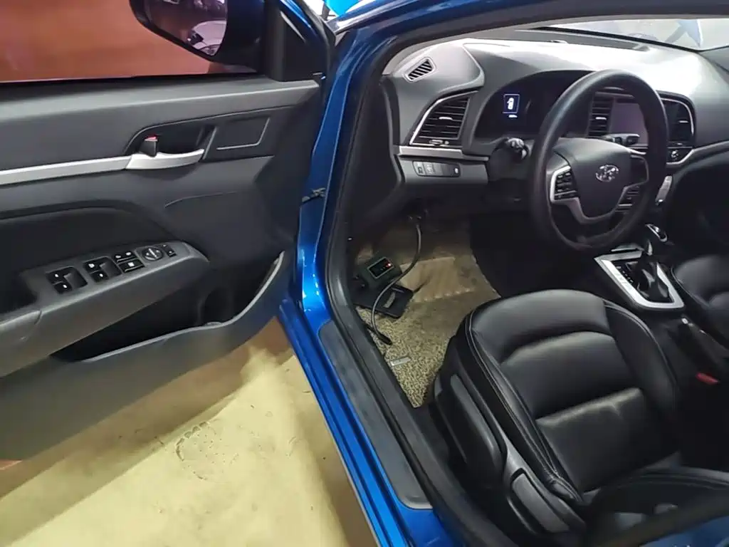 Hyundai Elantra 2018 — фото 16