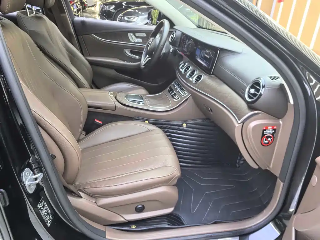 Mercedes-Benz E-Class 2019 — фото 15