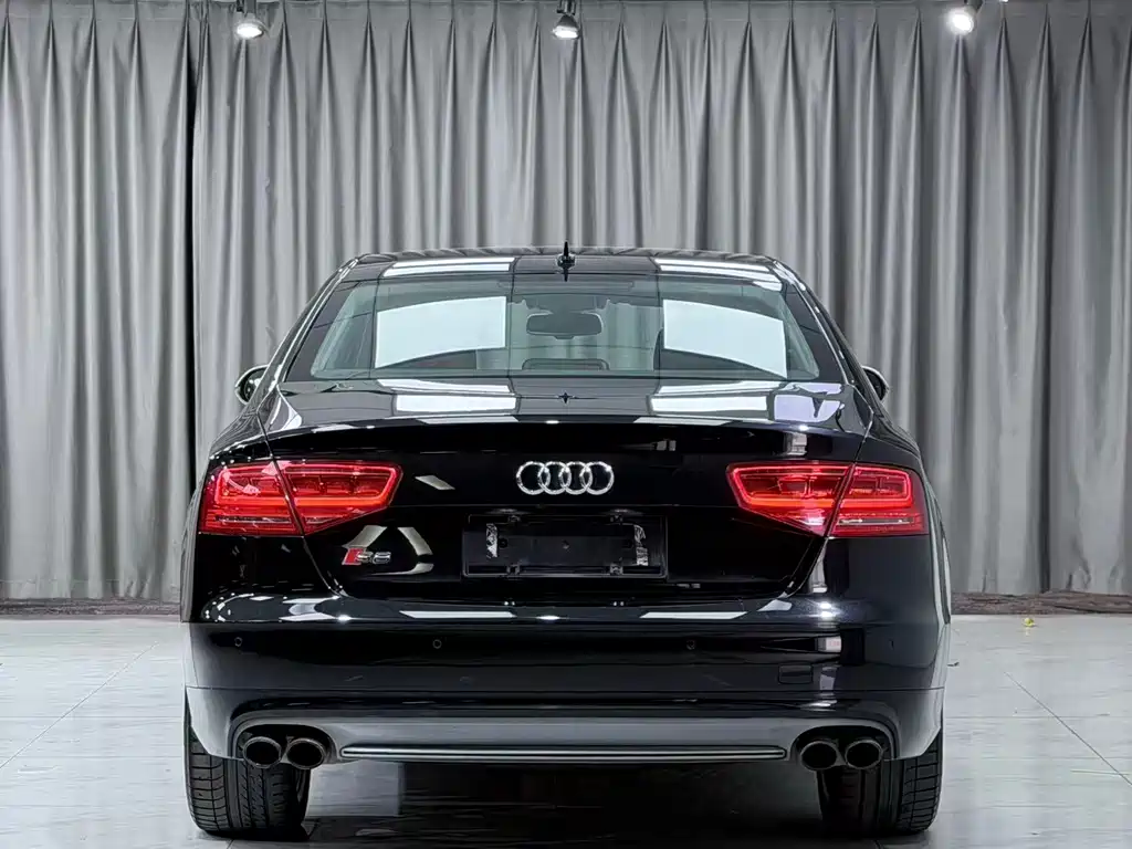 Audi S8 2013 — фото 12