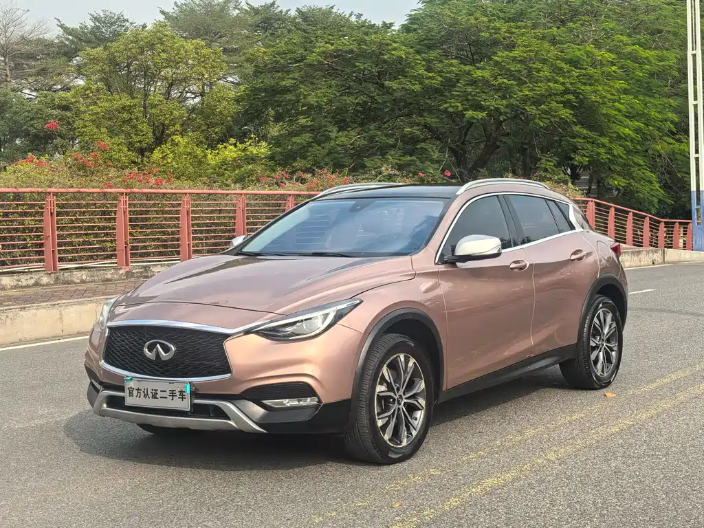 Infiniti QX30 2017 — фото 1