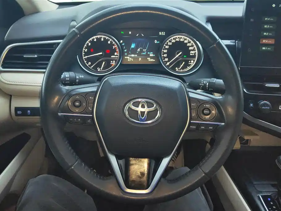 Toyota Camry 2023 — фото 15