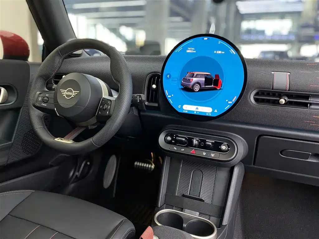 MINI JCW 2025 — фото 10