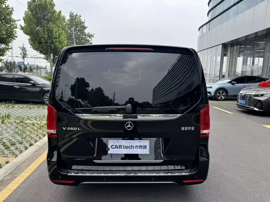 Mercedes-Benz V-Class 2023 — фото 5