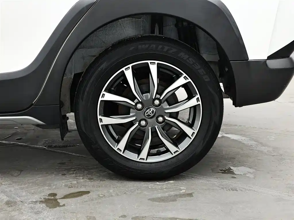 Toyota Yaris L 2022 — фото 9