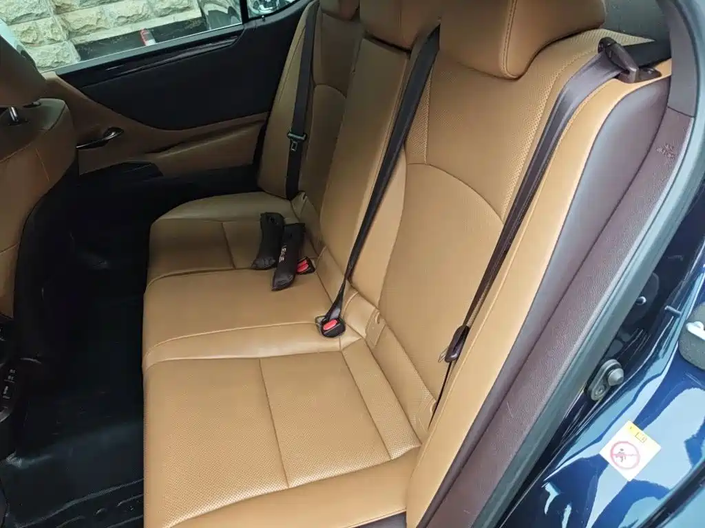 Lexus ES 2019 — фото 15
